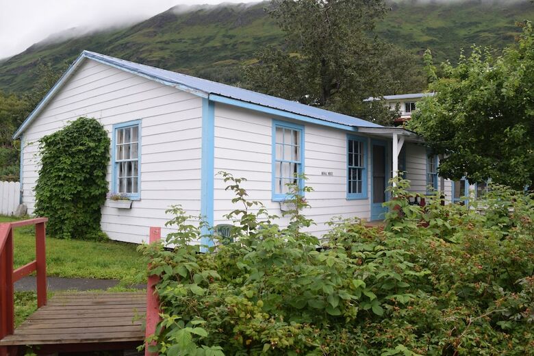Posada Zachar Bay Lodge Inc