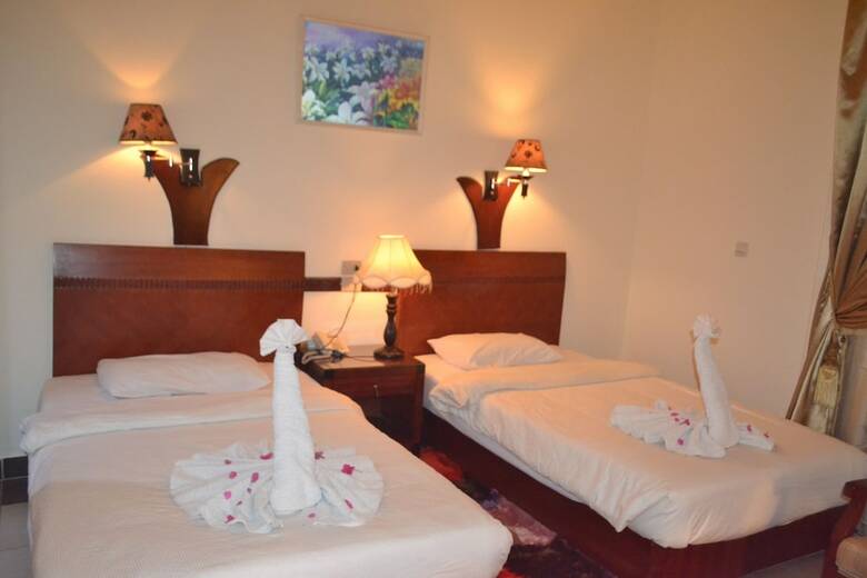 Green Desert Hotel