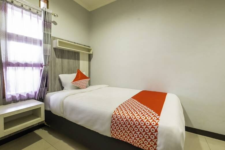 Hotel Oyo 2405 The Karins Guesthouse