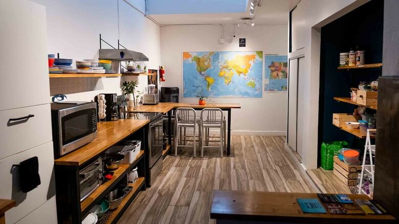 Hostal Santurcia Hostel - Adults Only