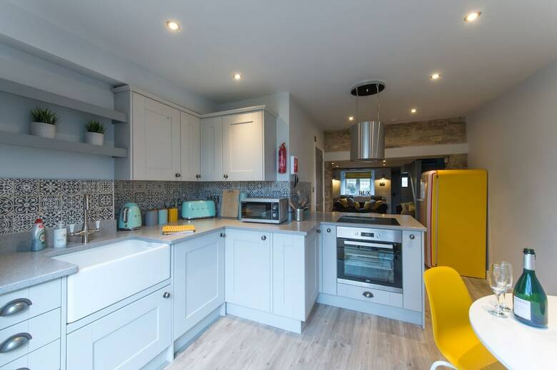 Cosy 2 Bedroom Cottage With Log-burner & Parking