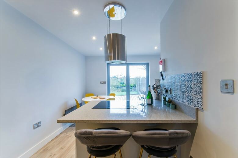 Cosy 2 Bedroom Cottage With Log-burner & Parking