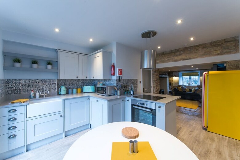 Cosy 2 Bedroom Cottage With Log-burner & Parking