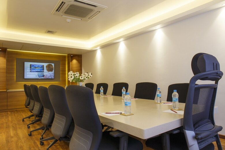 Hotel Ambassador By Ace Hotels