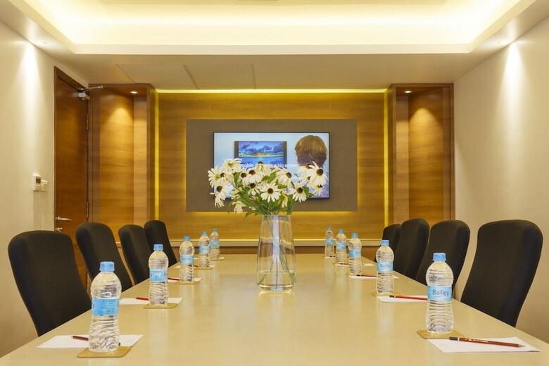 Hotel Ambassador By Ace Hotels