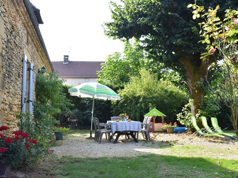 Cozy Holiday Home With Barbecue In Aquitaine