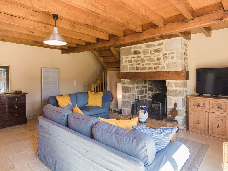 Fantastic Holiday Home In Veix Limousin With Private Pool