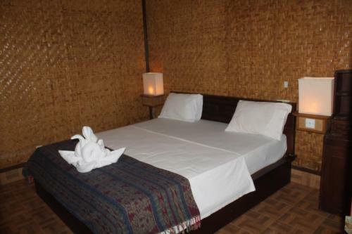 Coral Beach Pizza Cottages