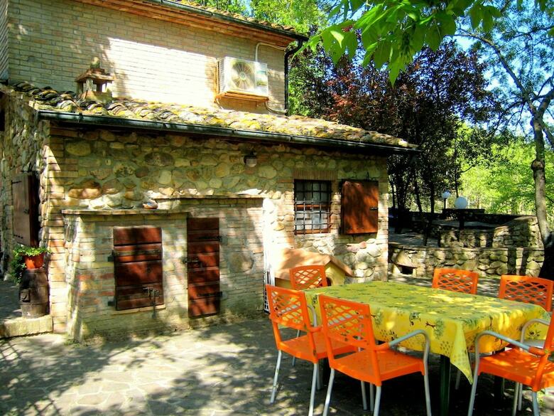 Cosy Cottage In Chiusdino With Garden