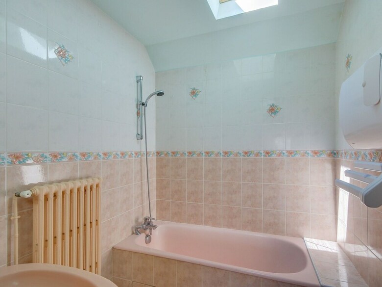 Spacious Holiday Home Near Forest In Auvergne