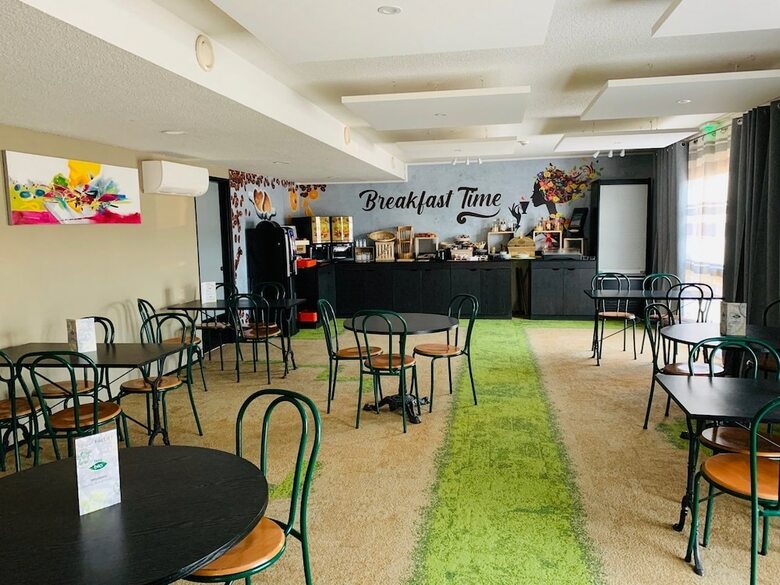 Hotel The Originals Access Bourges Nord