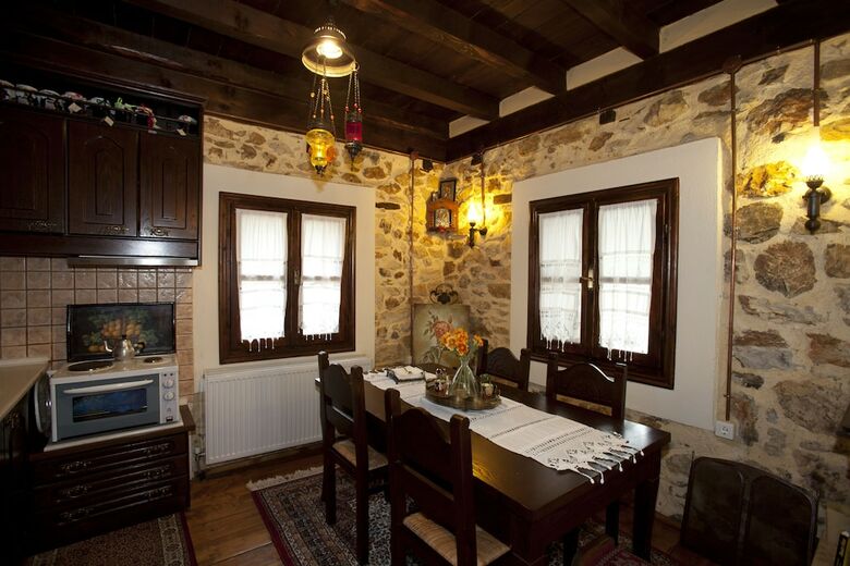 Bed & Breakfast Guest House - To Archontiko