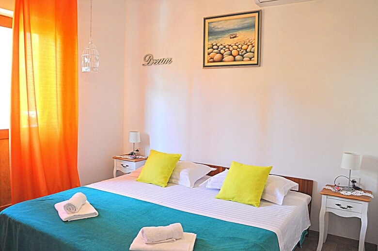 Hotel Rooms Anna