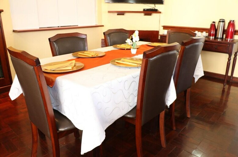 Hotel Kwazi Guest House