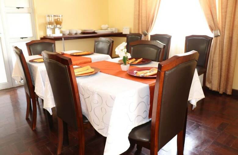 Hotel Kwazi Guest House