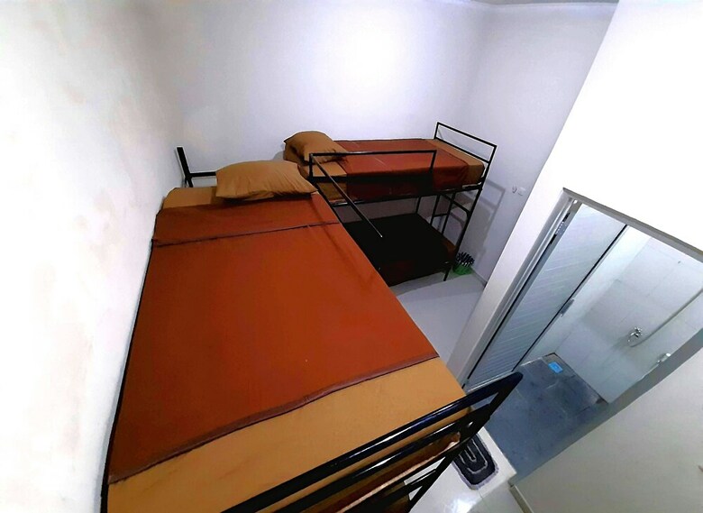 Hostal Safe House Bed And Breakfast - Hostel (Adults Ony)