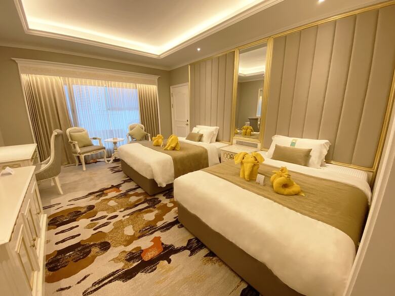 Riverside Majestic Hotel