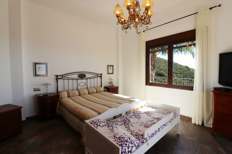 1149 Villa Paquita