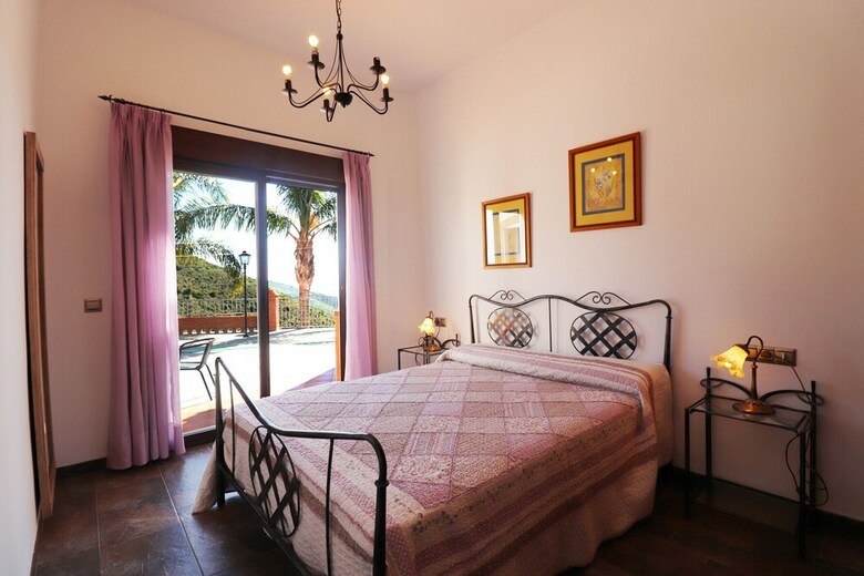 1149 Villa Paquita