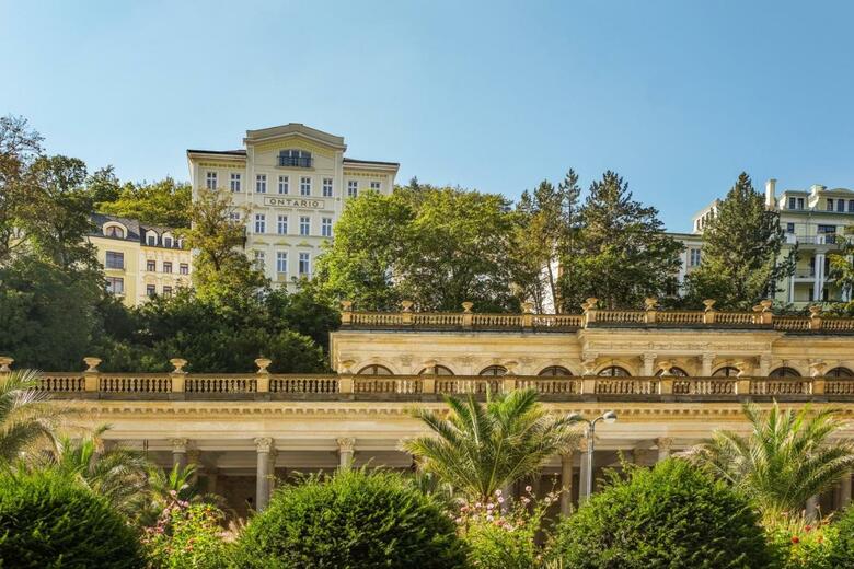 Ontario Hotel Garni