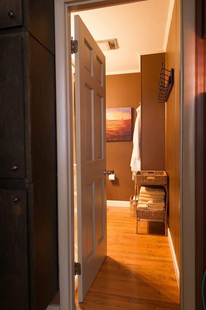 Bed & Breakfast Kara's Kottages @ W. Main St