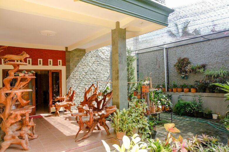 Hostal Griya Kinanthi Family