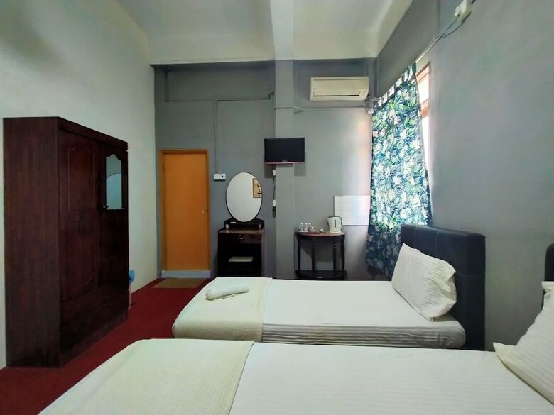 Spot On 89994 Rz Gold Hotel
