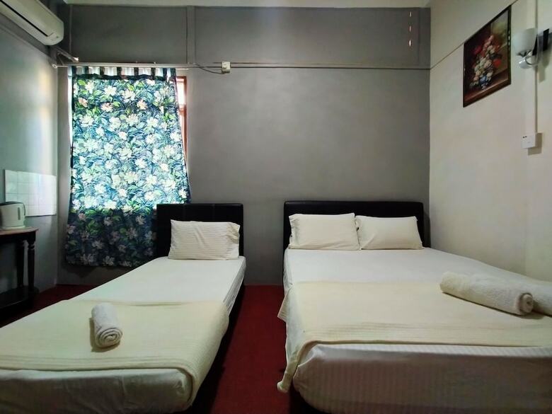 Spot On 89994 Rz Gold Hotel