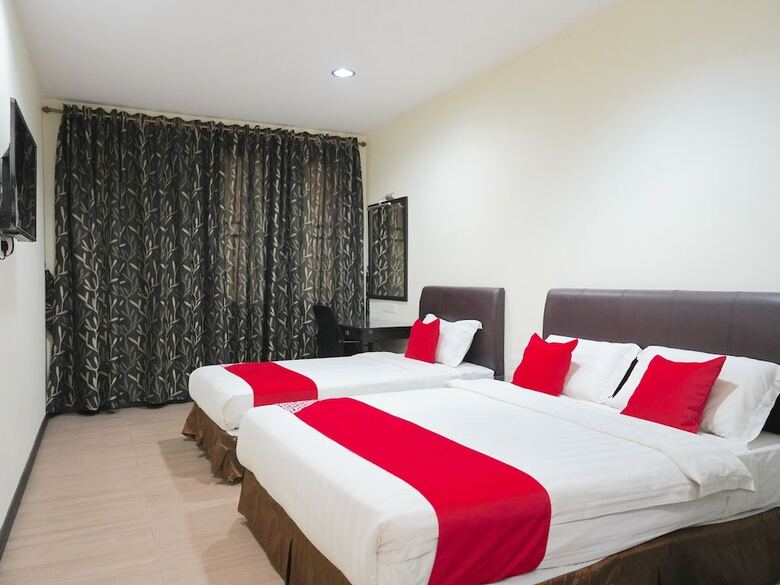 Spot On 89992 Hotel Azra