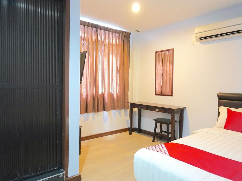 Spot On 89992 Hotel Azra