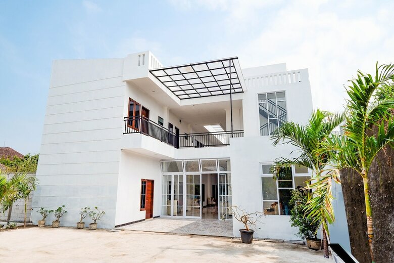 Hotel Oyo 1611 Four D'home