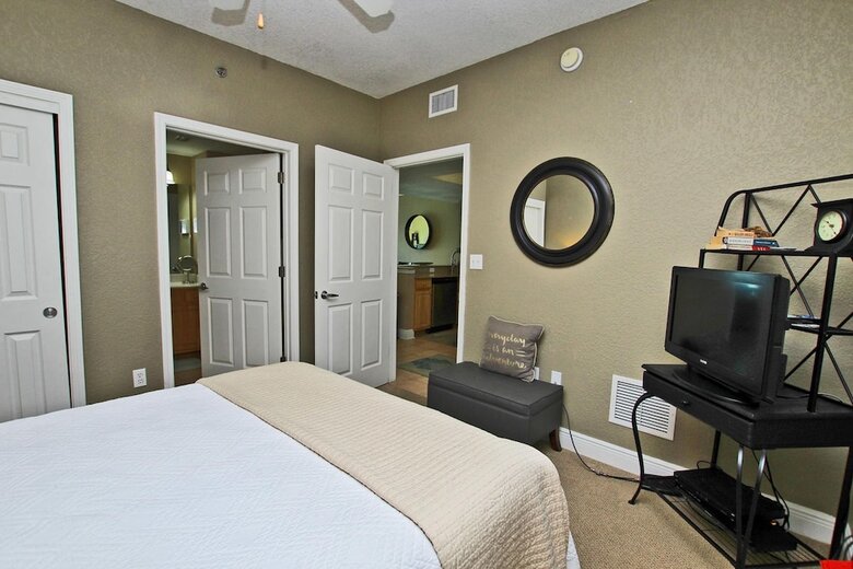 Crystal Shores West 1105 By Youngs Suncoast