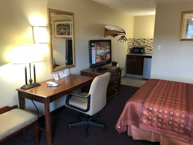 Hotel Travel Inn & Suites