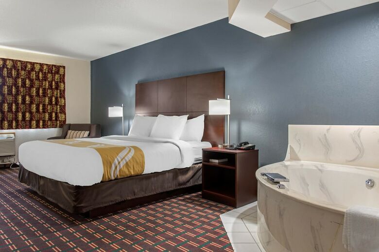 Hotel Quality Inn & Suites