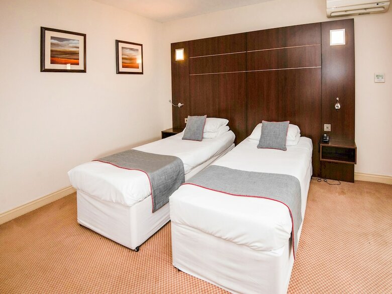 Oyo Flagship The Bridge House Hotel
