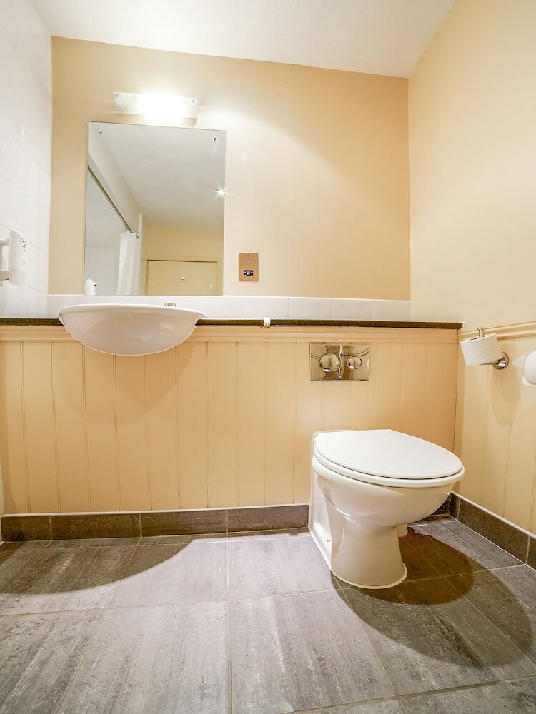 Oyo Flagship The Bridge House Hotel