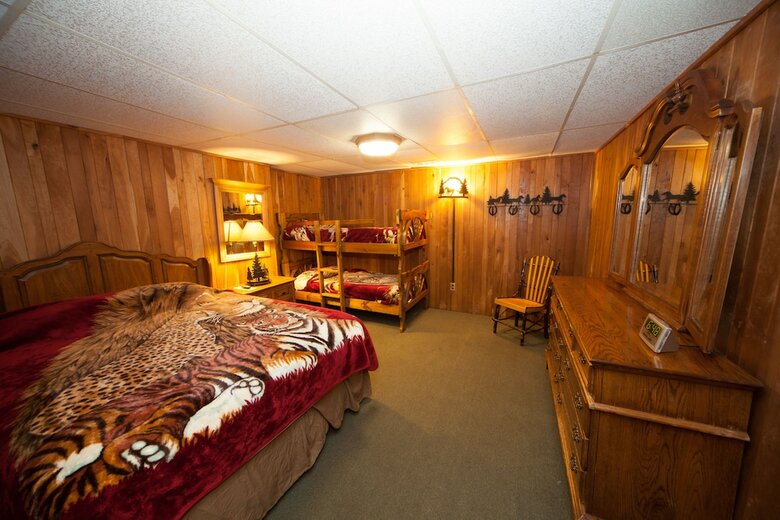 Motel Log Cabin Lodge & Suites