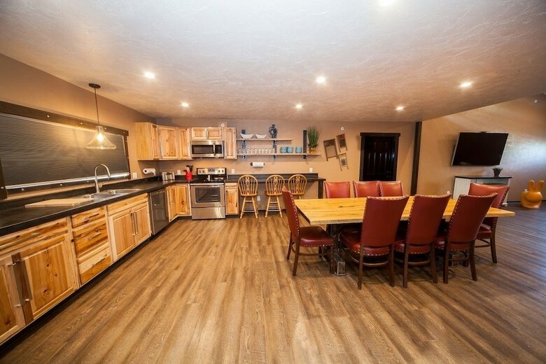 Motel Log Cabin Lodge & Suites