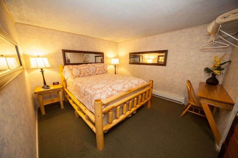 Motel Log Cabin Lodge & Suites