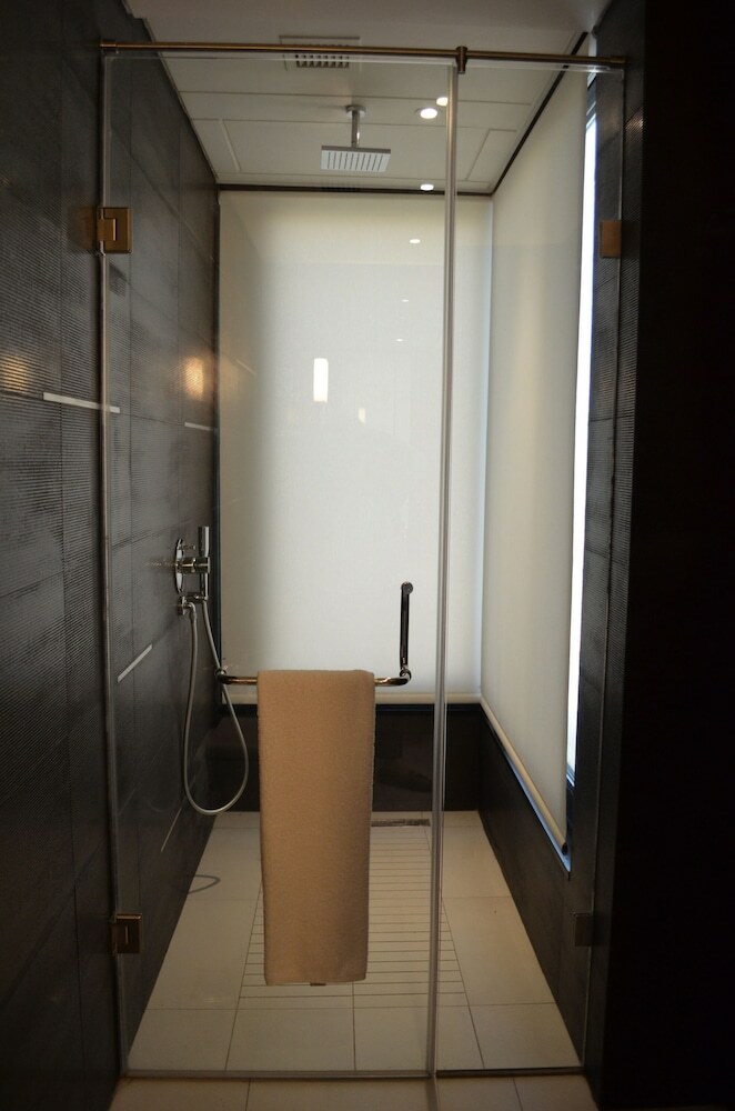 Warwick Stone 55 Hotel