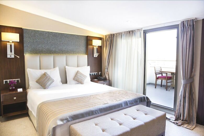 Grand Aras Hotel & Suites