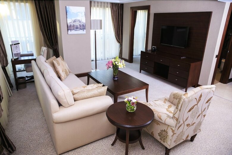Grand Aras Hotel & Suites