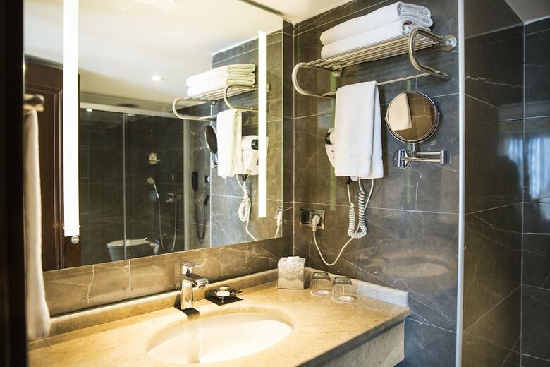 Grand Aras Hotel & Suites