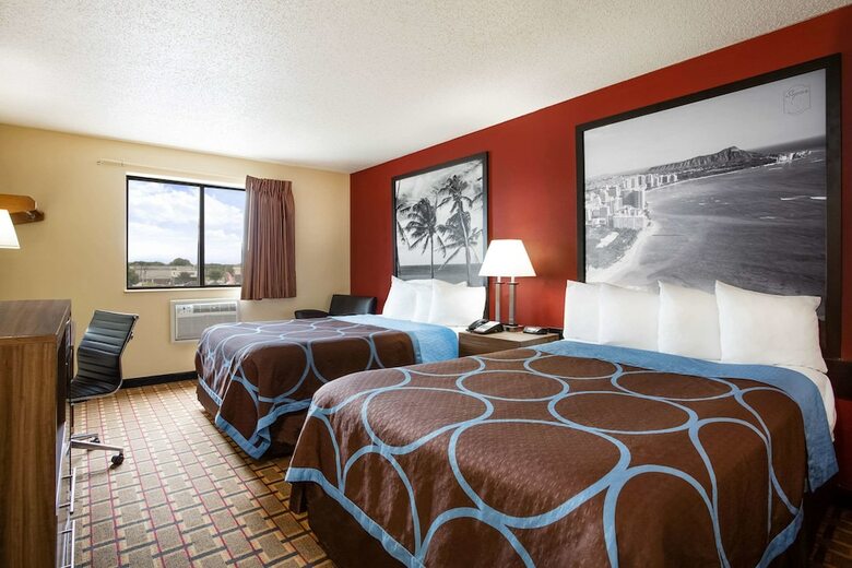 Hotel Super 8 By Wyndham Chester/richmond Area