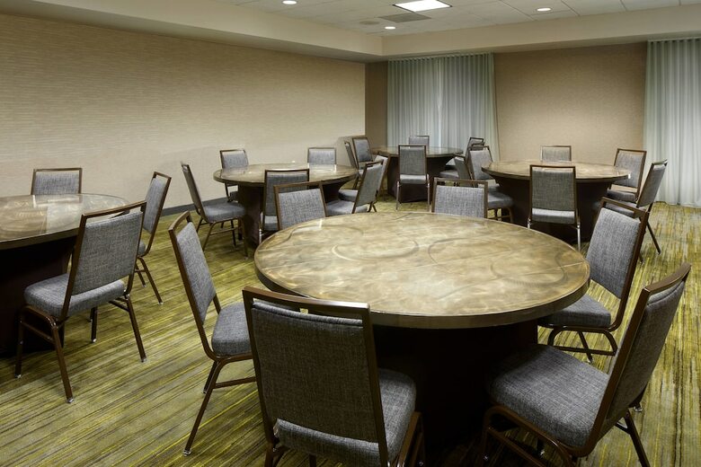Hotel Courtyard By Marriott Edison Woodbridge
