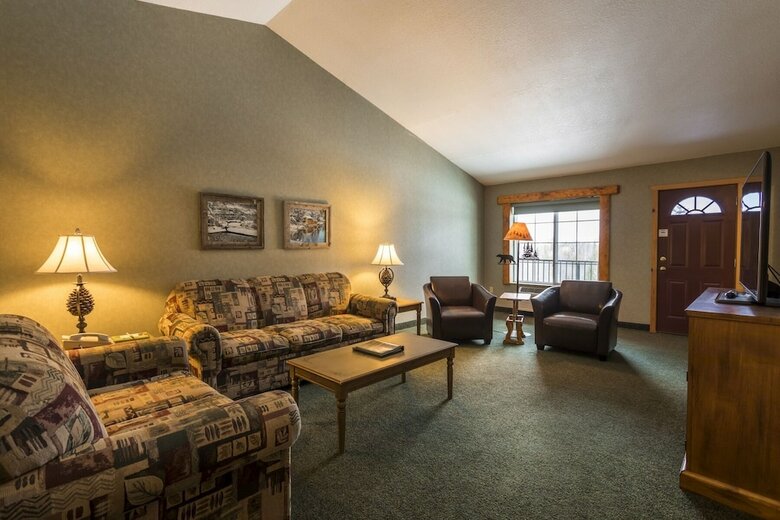 Hotel Stafford's Crooked River Lodge & Suites