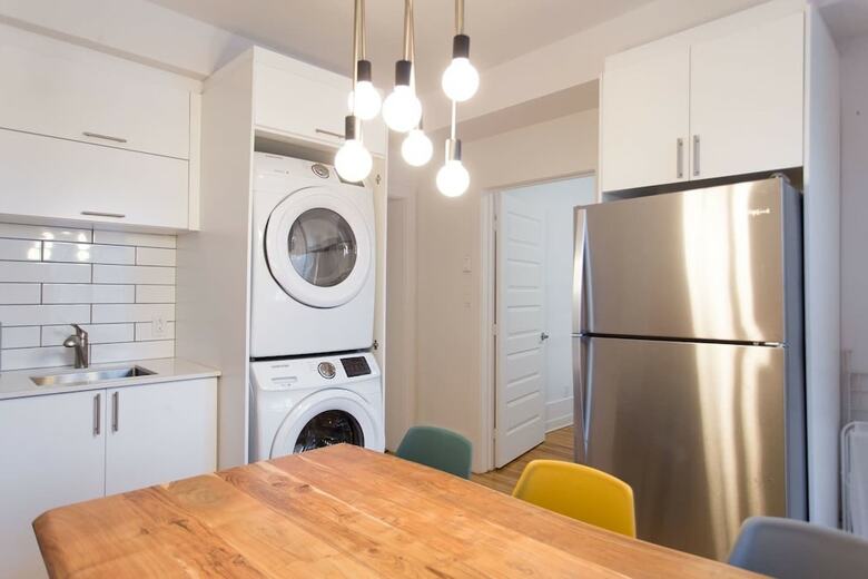 Charming Montreal 3 Bdr Apartment Next To Subway