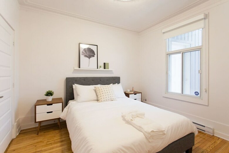 Charming Montreal 3 Bdr Apartment Next To Subway