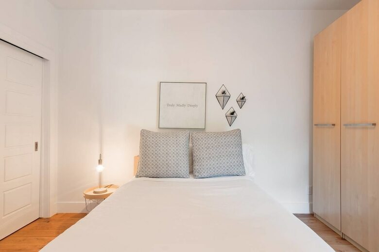 Exquisite Modern Condo In Little Italy