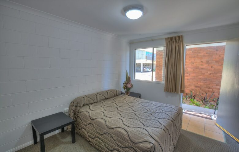 Hotel The Precinct Gladstone